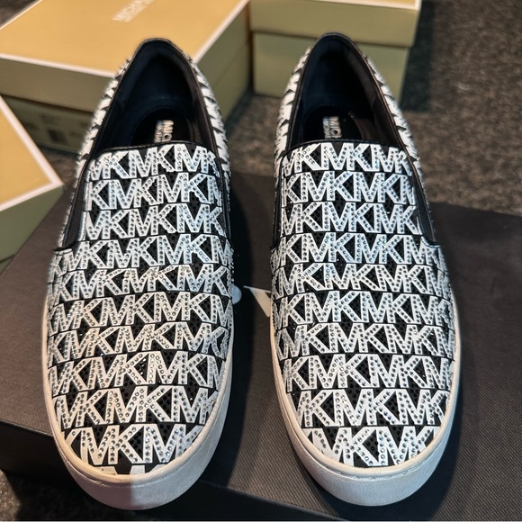 Michael Kors slide sneakers - Picture 3 of 14